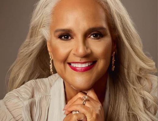 Jayne Kennedy smiling at sports event – Net Worth 2025